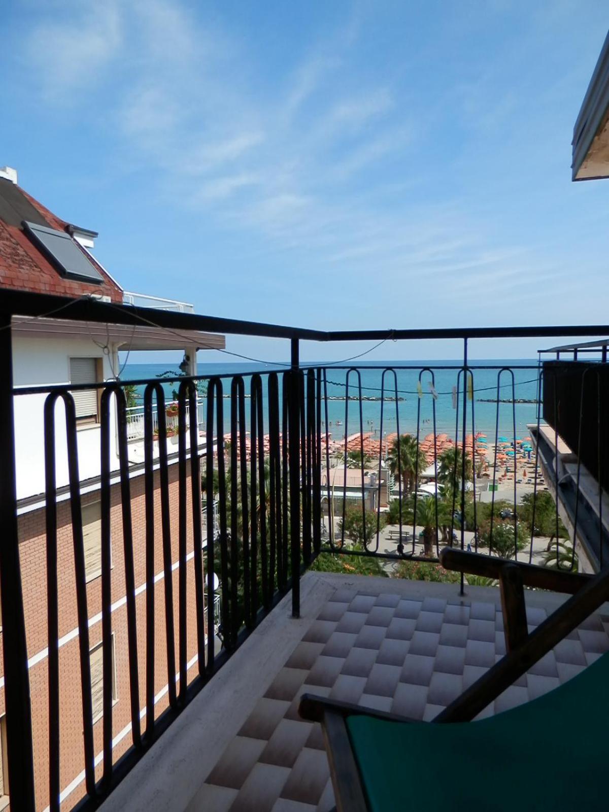 B&B Attico Mare San Benedetto del Tronto Eksteriør billede